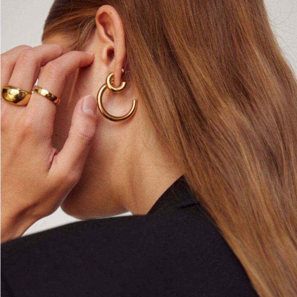 CENDRÉ Farrah Hoop Earrings – Gold - Picture 5 of 8